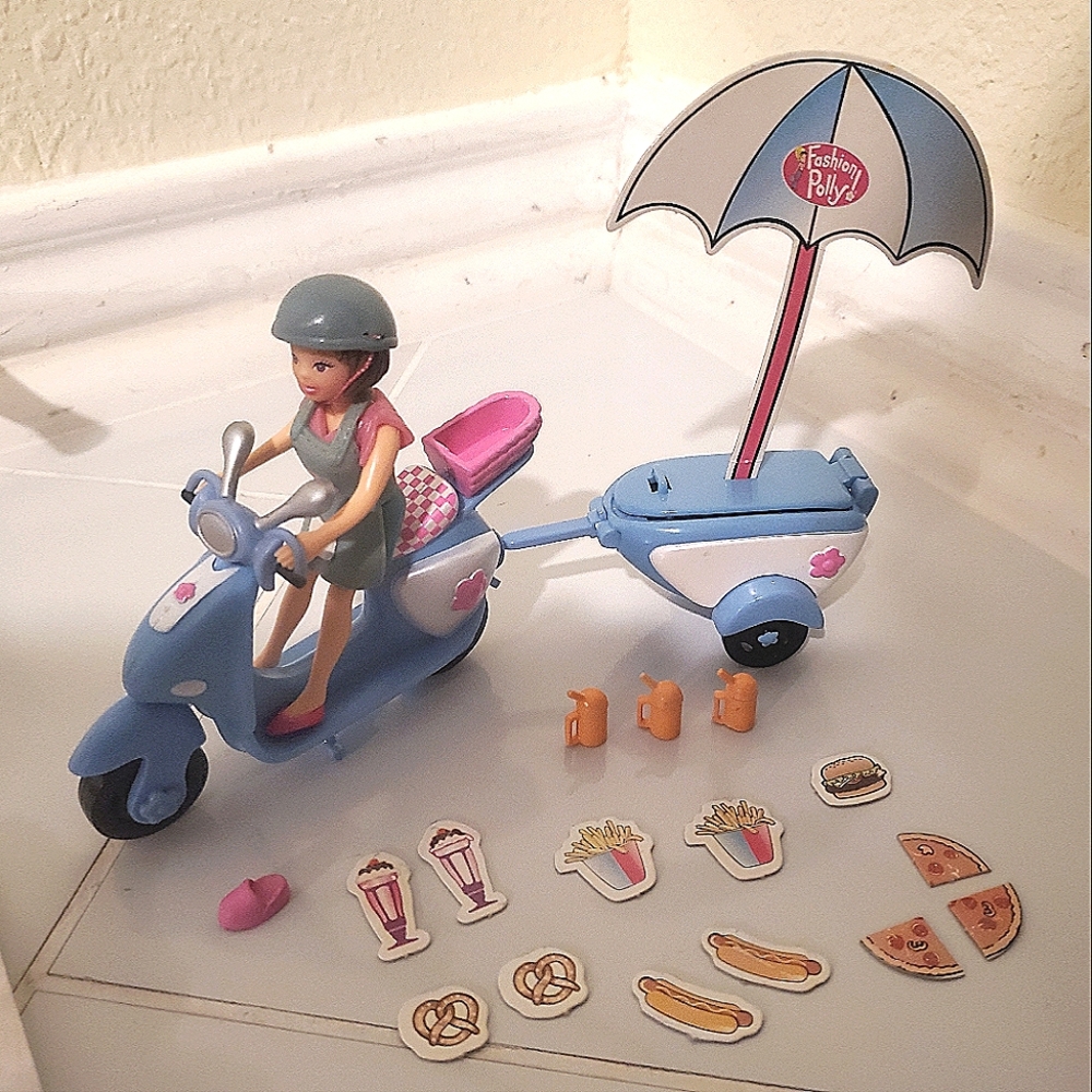 Polly Pocket Snacktime Scooter